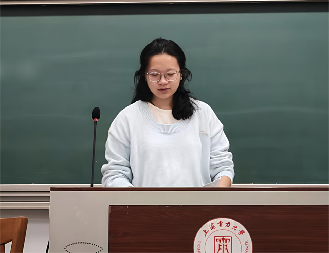 《青年報(bào)》掌握多語(yǔ)言的進(jìn)博會(huì)“小葉子”，以青春之聲筑溝通之橋