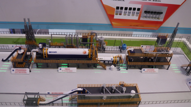 《中國(guó)科學(xué)報(bào)》月壤拉成絲、腦電波“遛狗”，高校硬核成果亮相上交會(huì)