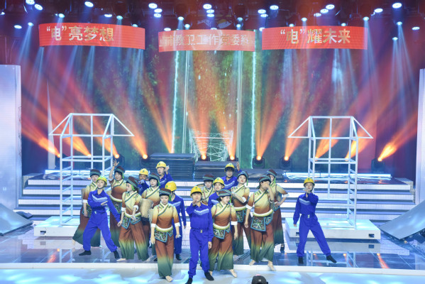 《東方教育時報》“偉大工程”示范黨課在上海電力大學開講