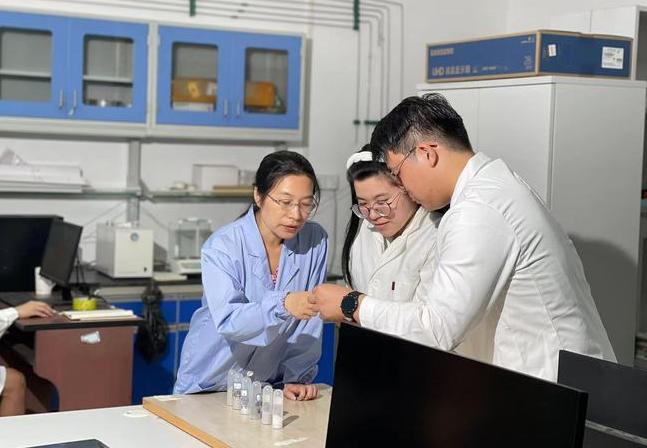 何平：盡我所能，讓每一個學生底氣十足