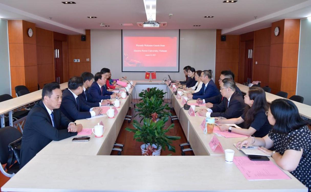 宋來接待越南電力大學代表團來訪