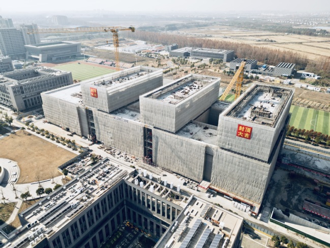 我校臨港校區三期工程電力科技大樓項目主體結構封頂