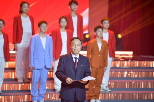 《人民網-上海頻道》上海市教衛系統第六季“偉大工程”示范黨課開講