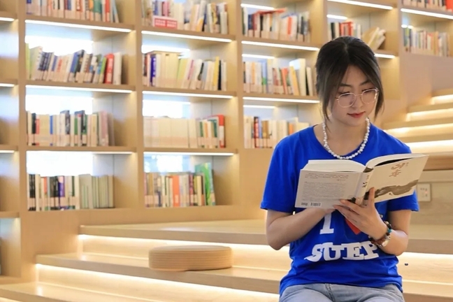 張卓婧：山止川行，步履不停