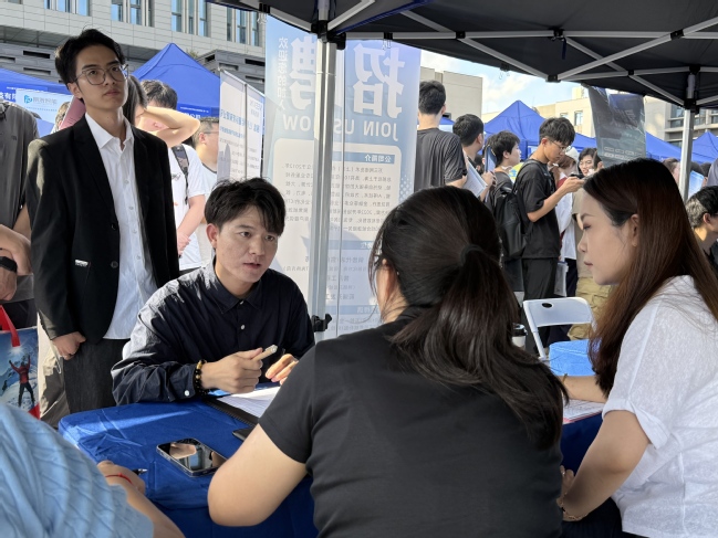 《第一教育》行業(yè)龍頭進(jìn)校攬才，能源、電力崗位成熱點(diǎn)，上海電力大學(xué)暖心護(hù)航校招季