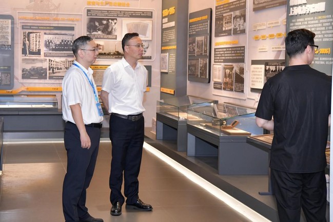 校黨委書記宋來開展系列走訪調研，學校史察實情謀發展